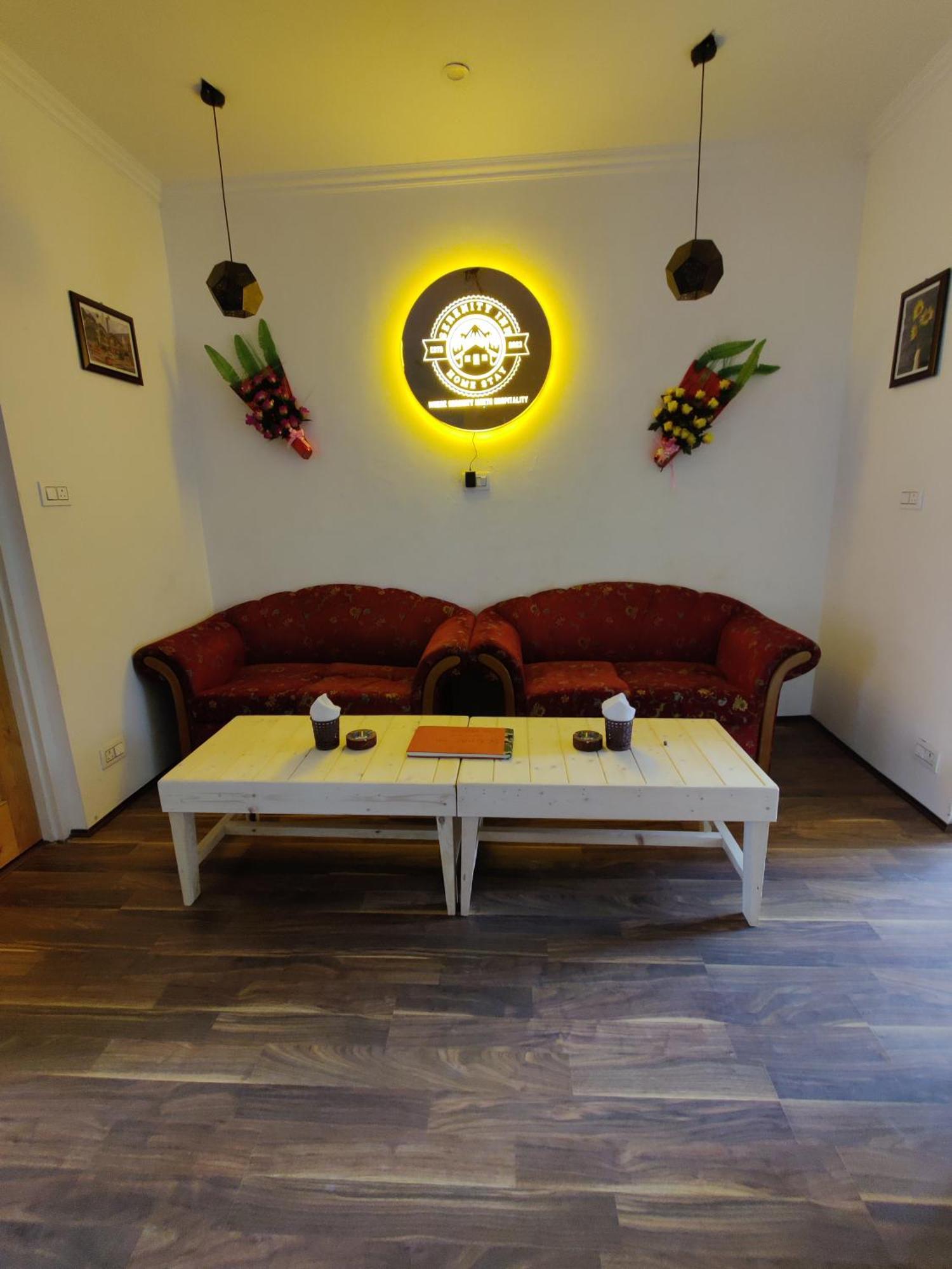 Serenity Inn Home Stay Сринагар Экстерьер фото