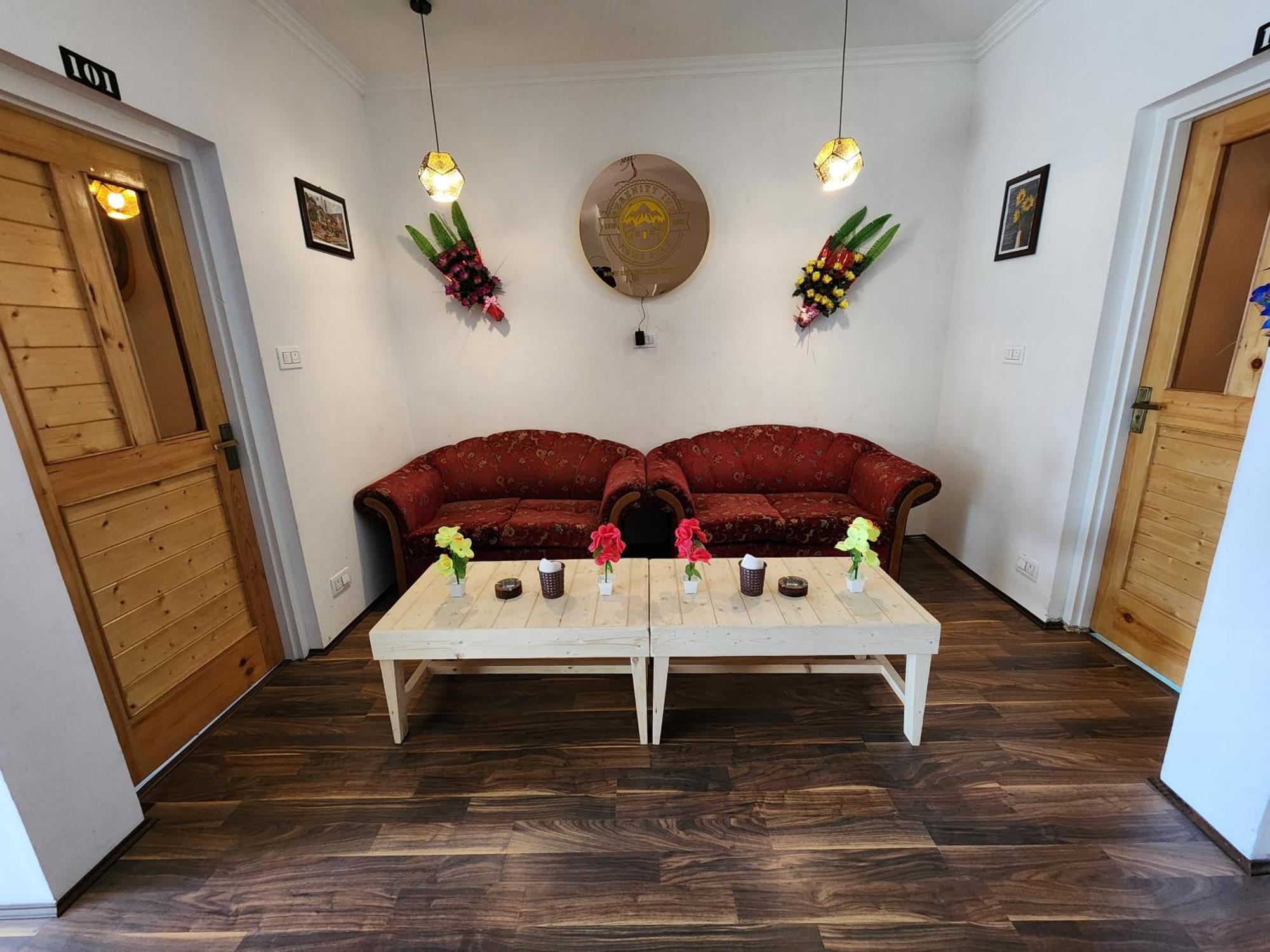 Serenity Inn Home Stay Сринагар Экстерьер фото
