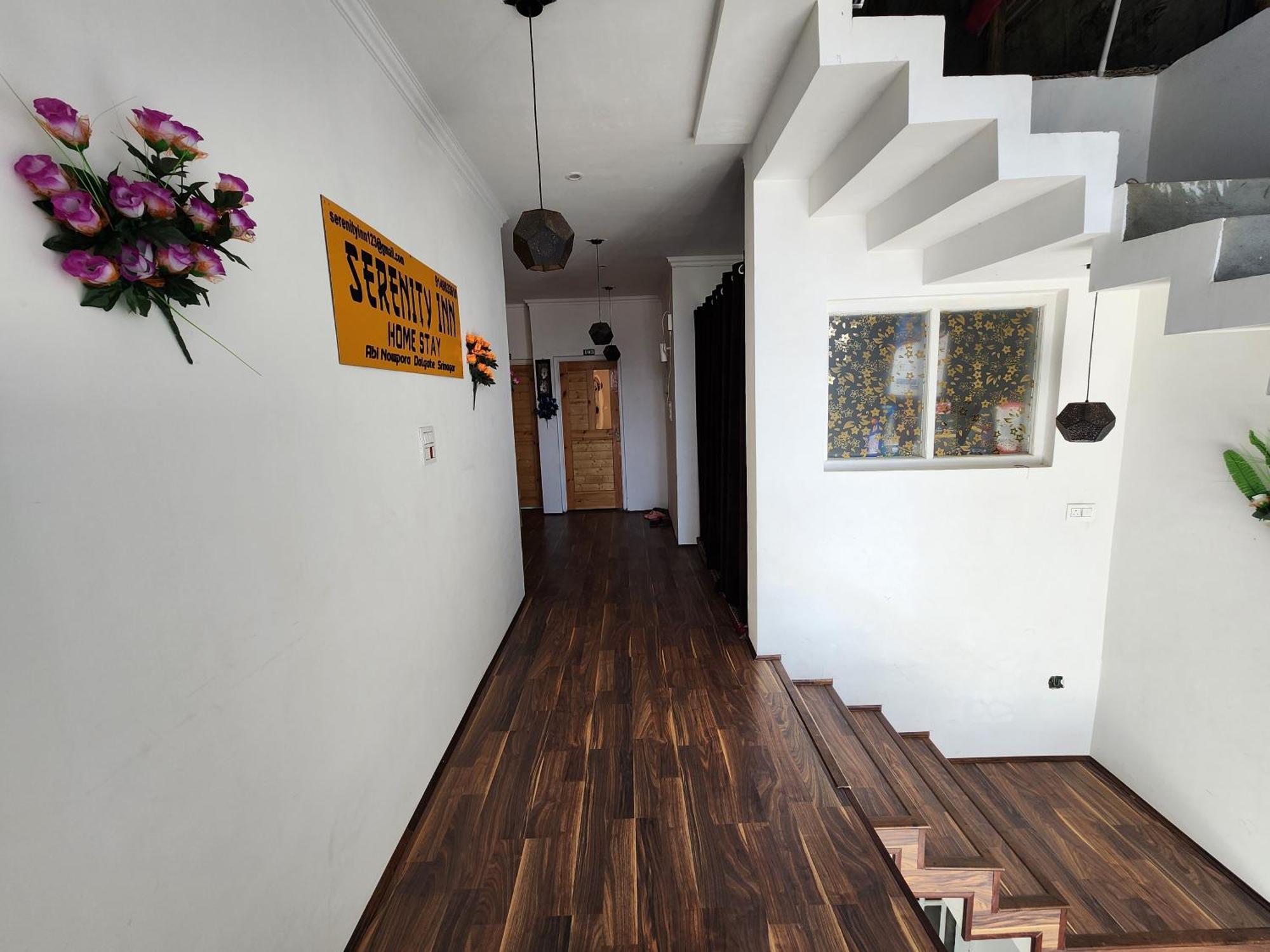 Serenity Inn Home Stay Сринагар Экстерьер фото
