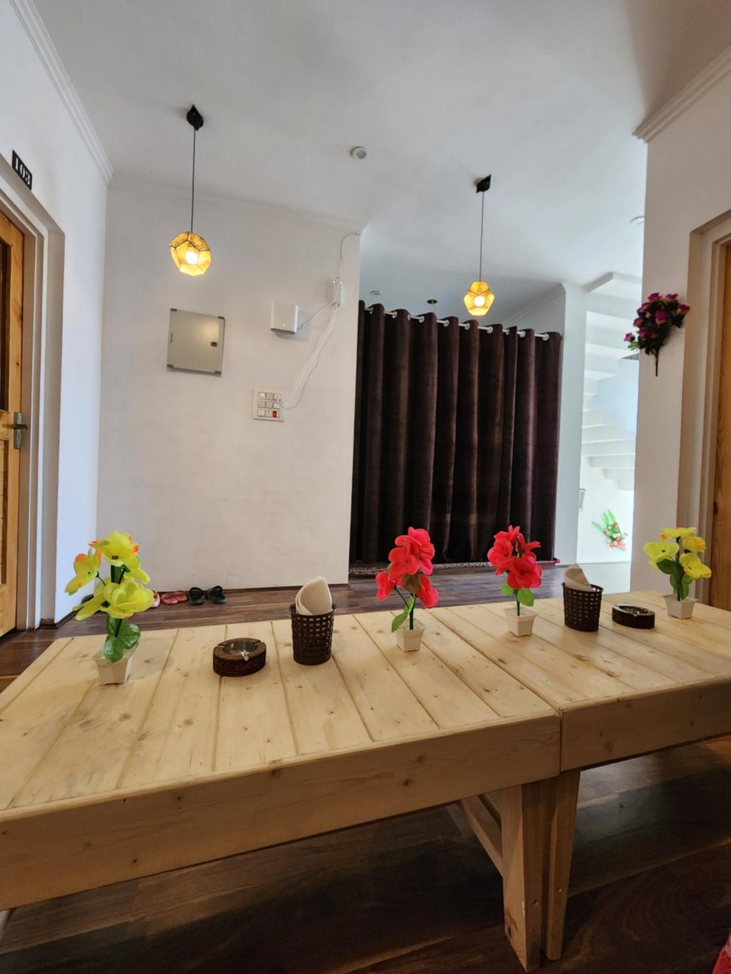 Serenity Inn Home Stay Сринагар Экстерьер фото