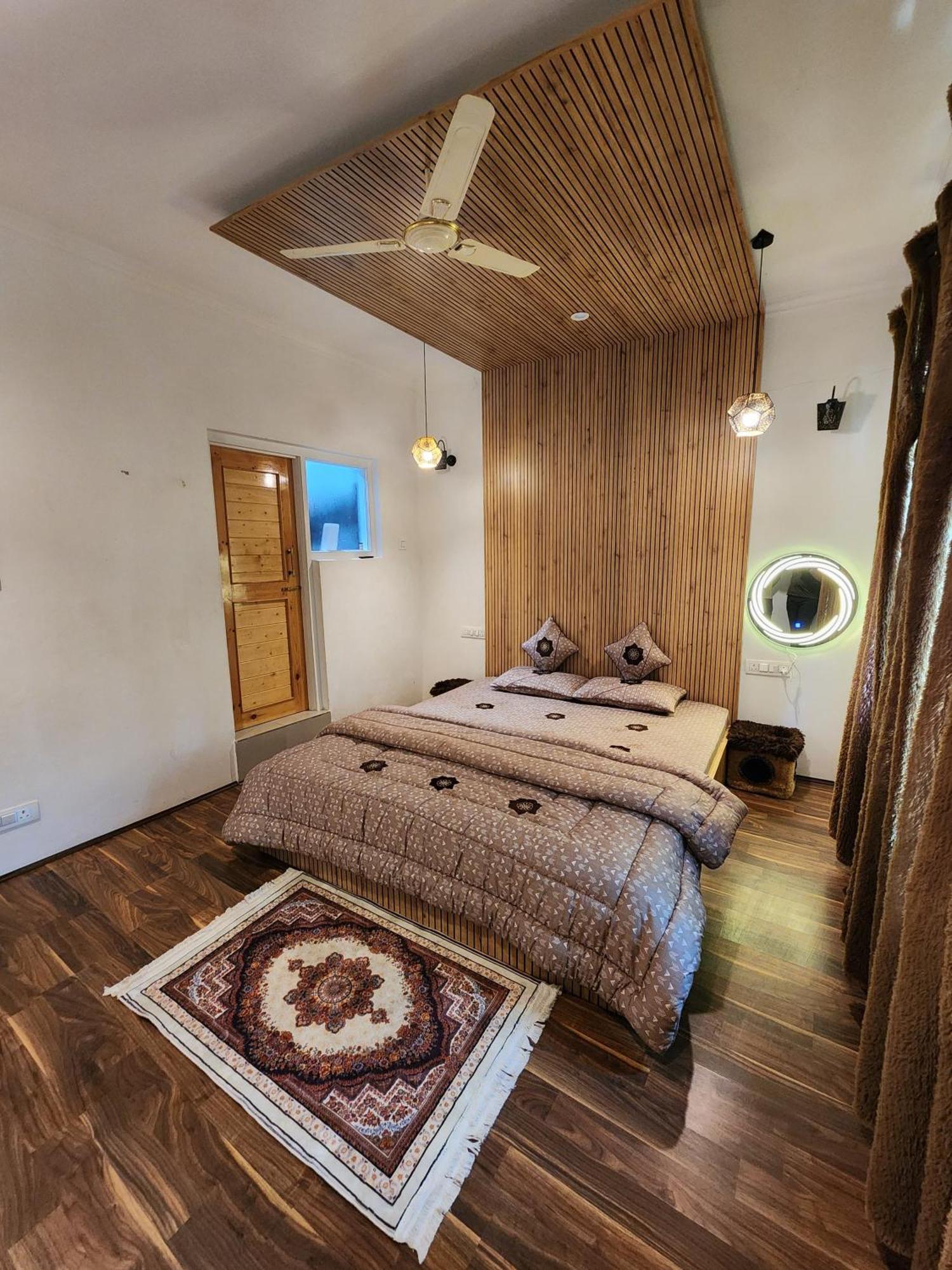 Serenity Inn Home Stay Сринагар Экстерьер фото